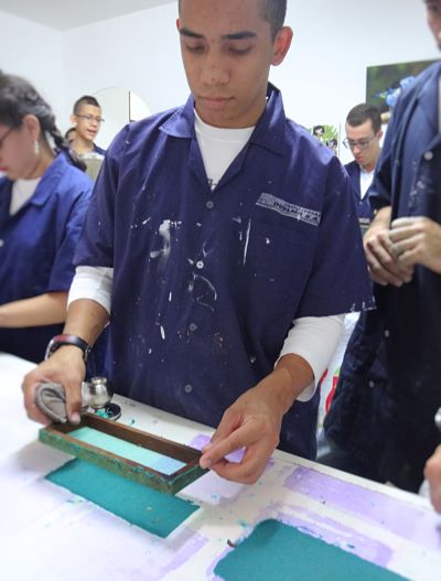 Creando libretas con los jóvenes de Preparación Ocupacional y Productiva